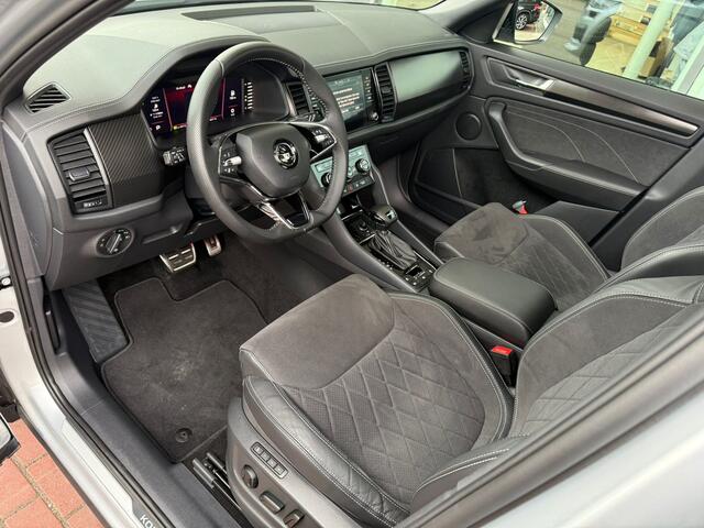 Skoda Kodiaq 1.5 TSI Sportline Business 7p. / Panoramadak / Zwenkbare trekhaak / Fabrieksgarantie t/m 06-2028