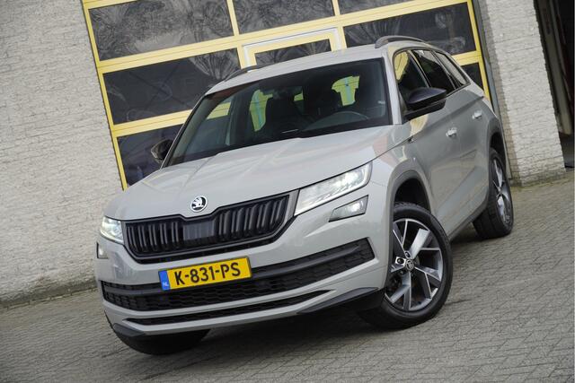 Skoda Kodiaq 1.5 TSI 150PK! Automaat Sportline Business BJ2021 Lmv 19" | Led V+A | Pdc | Keyless entry | Elek. trekhaak | Achteruitrijcamera | App-Connect | Navi | Virtual cockpit | Dashboard verlichting | Elek. Be stoel+Mem | Verwarmde voorstoelen | Zwarte hemel