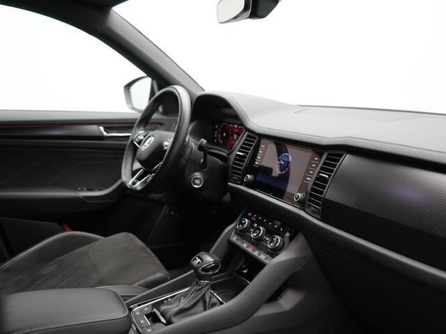 Skoda Kodiaq 1.5 TSI Sportline Business 150pk DSG | Trekhaak Af Fabriek | Adaptive Cruise | Camera | Alcantara Sportstoelen Memory & Verwarmd | Keyless | Sfeerverlichting | Apple Carplay | Virtual | Navigatie | DAB |