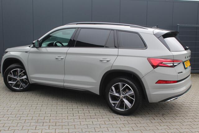 Skoda Kodiaq 1.5 TSI Sportline Business 7p. | Incl. 12 maanden garantie | Pano | Adaptive cruise | Zwarte hemel | Stoel/stuur verwarming | LED | Dodehoek detector | Lane assist | Schakelflippers | Navi | Apple Carplay | 19" LMV | Camera | PDC V+A | Virtual cockpit | B