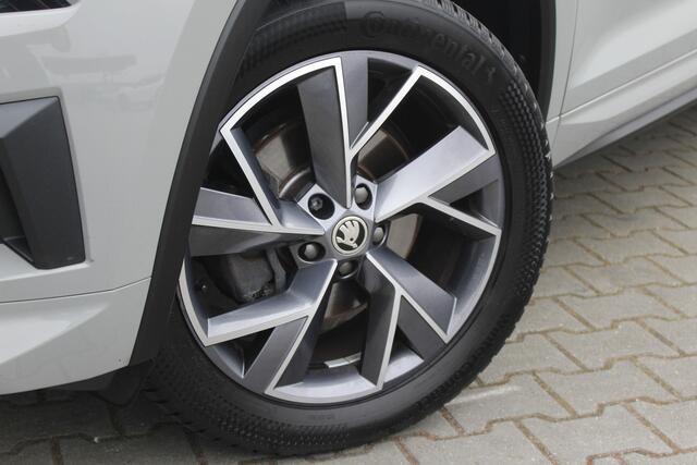 Skoda Kodiaq 1.5 TSI Sportline Business 7p. | Incl. 12 maanden garantie | Pano | Adaptive cruise | Zwarte hemel | Stoel/stuur verwarming | LED | Dodehoek detector | Lane assist | Schakelflippers | Navi | Apple Carplay | 19" LMV | Camera | PDC V+A | Virtual cockpit | B