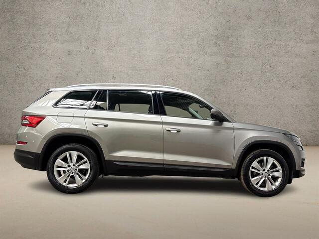 Skoda Kodiaq 1.4 TSI Sport (APPLE CARPLAY, GROOT NAVI, LEDER, STOELVERWARMING, SPORTSTOELEN, ADAPTIVE CRUISE, LED KOPLAMPEN, NIEUWSTAAT)
