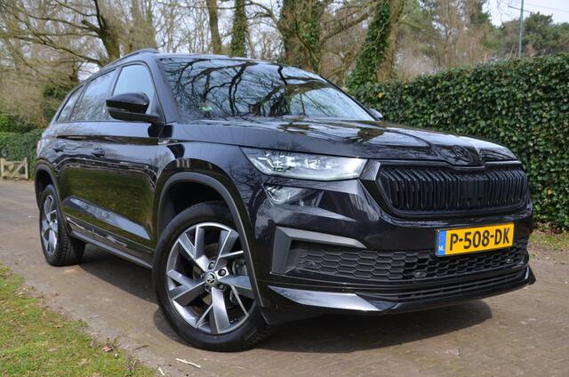 Skoda Kodiaq 1.5 TSI Sportline Business 7 Persoons. Automaat/Navi/Led/Ecc/Pdc/Achteruitrij-camera/Stuur&Stoelverwarming/Half-Leer/Panoramadak/Privacy-Glass/Cruise control adaptief/Elektrisch verstelbare stoelen
