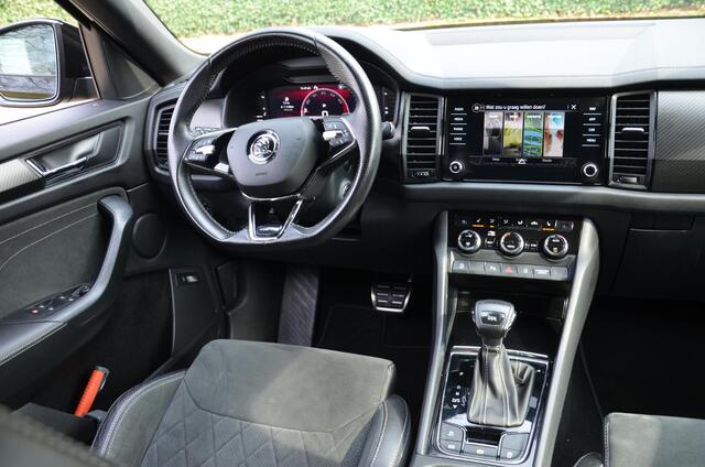 Skoda Kodiaq 1.5 TSI Sportline Business 7 Persoons. Automaat/Navi/Led/Ecc/Pdc/Achteruitrij-camera/Stuur&Stoelverwarming/Half-Leer/Panoramadak/Privacy-Glass/Cruise control adaptief/Elektrisch verstelbare stoelen