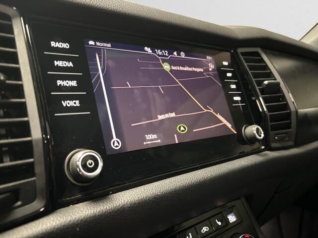 Skoda Kodiaq 1.5 TSI Sportline Business Aut- 7 Pers, Panoramadak, Carplay, Android Auto, Sfeerverlichting, Trekhaak