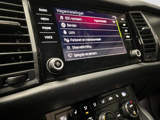 Skoda Kodiaq 1.5 TSI Sportline Business Aut- 7 Pers, Panoramadak, Carplay, Android Auto, Sfeerverlichting, Trekhaak