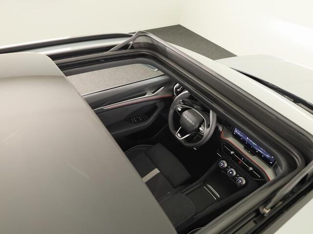 Skoda Kodiaq Sportline Business PHEV 1.5 TSI 204pk DSG | Panoramadak | Wegklapbare trekhaak | 20 inch lichtmetalen velgen| Winter pakket | Verwarmbare vooruit