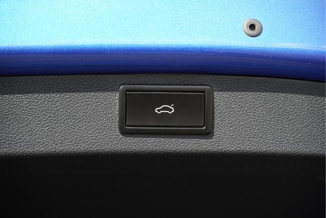 Skoda Kodiaq 1.5 TSI 150PK! Automaat Sportline Business BJ2020 Lmv 20" | Led V+A | Pdc | Keyless entry | Trekhaak afneembaar | Elek. achterklep | Achteruitrijcamera | App-Connect | Navi | Virtual cockpit | Dashboard verlichting | Sportstoelen/Sportstuur | Zwarte hemel