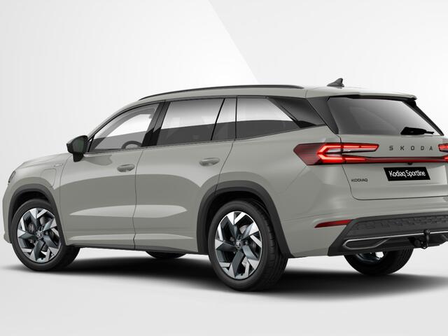 Skoda Kodiaq Sportline Business 1.5 TSI PHEV 150 kW / 204 PK | Steel Grey | 19'' tirsuli aero velgen | Trekhaak wegklapbaar