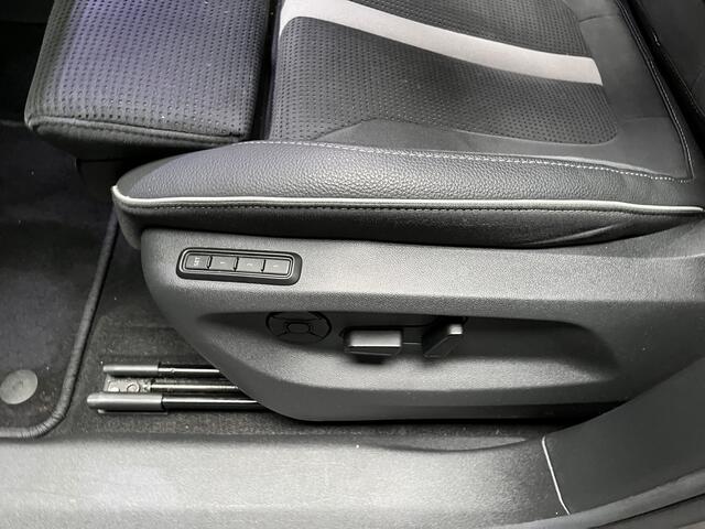 Skoda Kodiaq 1.5 TSI PHEV Sportline Business / AUTOMAAT/ GARANTIE TM 07-2029/ PANO/ TREKHAAK/ ACC/ STUUR+STOELVERWARM.V+A/ PARK.SENSOR.V+A/ CAMERA/ MEMORY SEAT/ DODEHOEK/ SMARTLINK/ ELEK.ACHTERKLEP/ NAVI/ DAB/ CLIMA/ 19'' LMV