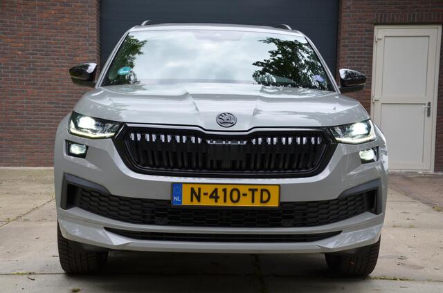 Skoda Kodiaq 1.5 TSI Sportline Business Automaat/Navi/Led/Ecc/Pdc/Achteruitrij-camera/Stuur&Stoelverwarming/Half-Leer/Panoramadak/Privacy-Glass/Cruise control adaptief/Elektrisch verstelbare stoelen/Wegklapbare trekhaak.