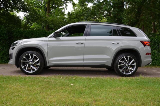 Skoda Kodiaq 1.5 TSI Sportline Business Automaat/Navi/Led/Ecc/Pdc/Achteruitrij-camera/Stuur&Stoelverwarming/Half-Leer/Panoramadak/Privacy-Glass/Cruise control adaptief/Elektrisch verstelbare stoelen/Wegklapbare trekhaak.