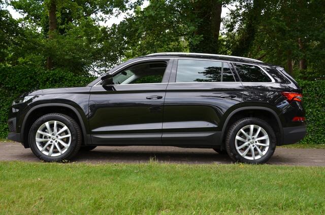 Skoda Kodiaq 1.5 TSI Business Edition Plus 7 Persoons. Automaat/Navi/Led/Ecc/Pdc/Achteruitrij-camera/Stoelverwarming/Half-Leer/Panoramadak/Privacy-Glass/Cruise control/Elektrisch verstelbare stoelen