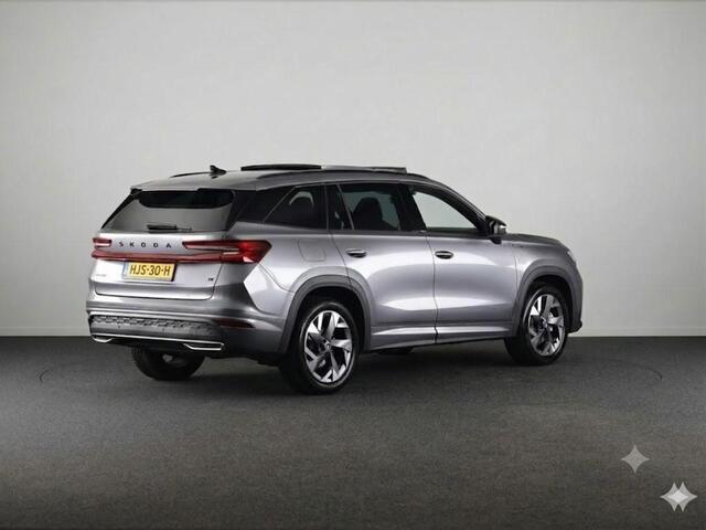Skoda Kodiaq 1.5 TSI PHEV Sportline Business 204 pk Automaat (DSG) | Verlengde garantie | Panoramadak | Trekhaak (wegklapbaar) | Parkeersensoren | Achteruitrijcamera | Stoelverwarming v/a |