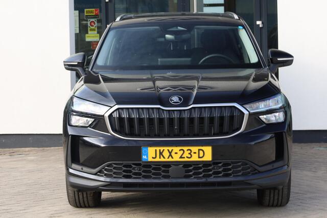 Skoda Kodiaq 1.5 TSI MHEV Business Edition 7p. 150PK / 110kW 7 zits panoramadak wegklapbare trekhaak 19" LMV camera side assist chrome dakrailing multifunctioneel lederen stuurwiel stoelverwarming keyless go privacy glas spiegels elektrich inklapbaar virtual cockpit 
