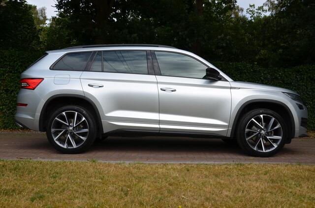 Skoda Kodiaq 1.5 TSI Sportline Business Automaat/Navi/Led/Ecc/Pdc/Achteruitrij-camera/Stoelverwarming/Half-Leer/Privacy-Glass/Cruise control adaptief/Elektrisch verstelb. bestuurdersstoel met geheugen
