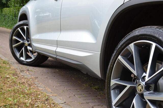 Skoda Kodiaq 1.5 TSI Sportline Business Automaat/Navi/Led/Ecc/Pdc/Achteruitrij-camera/Stoelverwarming/Half-Leer/Privacy-Glass/Cruise control adaptief/Elektrisch verstelb. bestuurdersstoel met geheugen