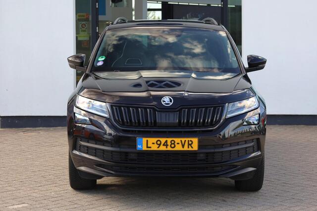Skoda Kodiaq 1.5 TSI Sportline Business 7p. 150PK / 110kW DSG, Door ons geleverd en onderhouden, 7 zitplaatsen, achteruitrijcamera (Rear View), parkeersensoren voor en achter (PDC), verwarmbare voorstoelen, verwarmbare achterbank, verwarmbaar multifunctioneel lederen stuurwiel, panoramadak, trekhaak, elektrische achterklep, sportstoelen, navigatie, adaptieve cruise control (ACC), 19" LMV, elektrisch verstel-, verwarm- en inklapbare buitenspiegels, elektrisch verstelbare bestuurdersstoel met geheugenfunctie etc.