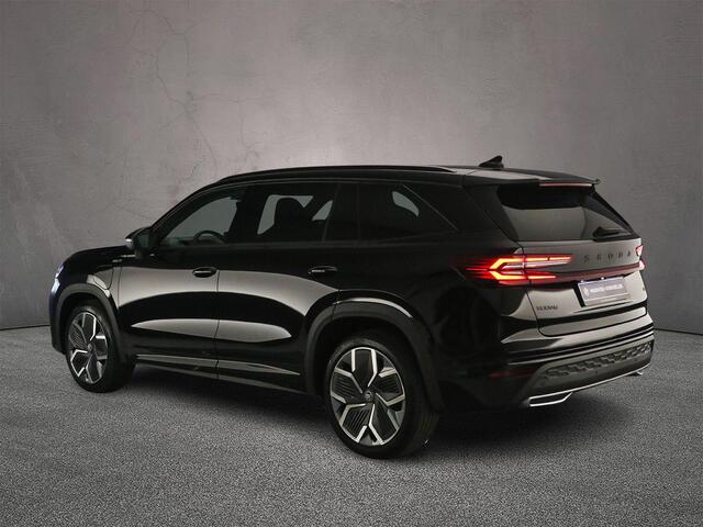 Skoda Kodiaq 1.5 TSI PHEV Sportline Business 204pk DSG Automaat, Trekhaak, Panoramadak, Stoelverwarming, Stuurverwarming, Achteruitrijcamera, Matrix LED koplampen, Elektrische achterklep, Parkeersensoren, Navigatie, App-connect