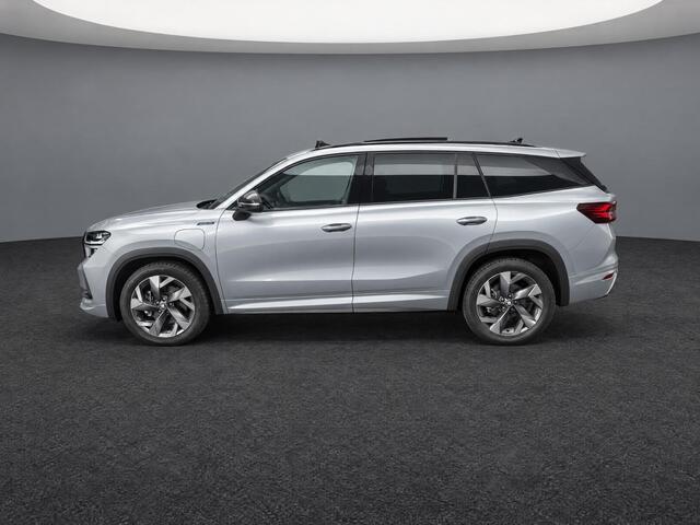 Skoda Kodiaq 1.5 TSI 204pk DSG PHEV Sportline Business · Panoramadak · Camera · Wegklapbare Trekhaak · Keyless · Elek. Voorstoel · 19'' Inch · Garantie t/m 29-06-2030 of 100.000km