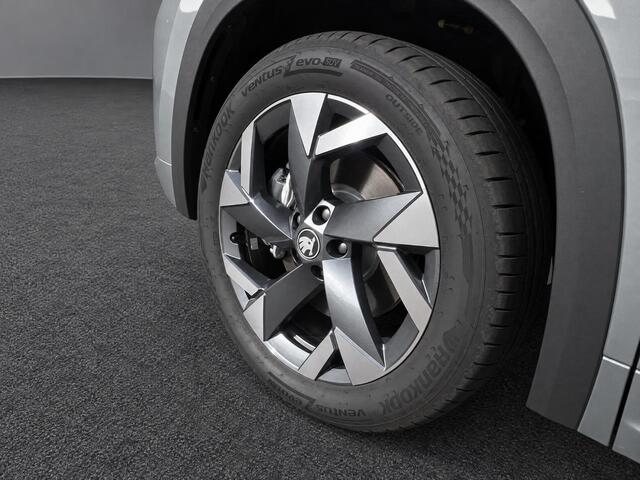 Skoda Kodiaq 1.5 TSI 204pk DSG PHEV Sportline Business · Panoramadak · Camera · Wegklapbare Trekhaak · Keyless · Elek. Voorstoel · 19'' Inch · Garantie t/m 29-06-2030 of 100.000km