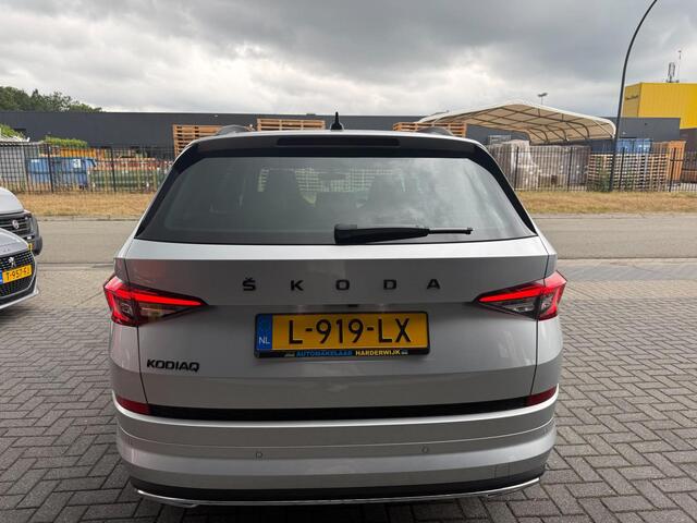Skoda Kodiaq 1.5 TSI Sportline Business | 1E EIGENAAR | 3/6/12 MND GARANTIE | AUTOMAAT | PANO | LED | DAB | MEMORY | CARPLAY | DIGITAAL COCKPIT | TREKHAAK |