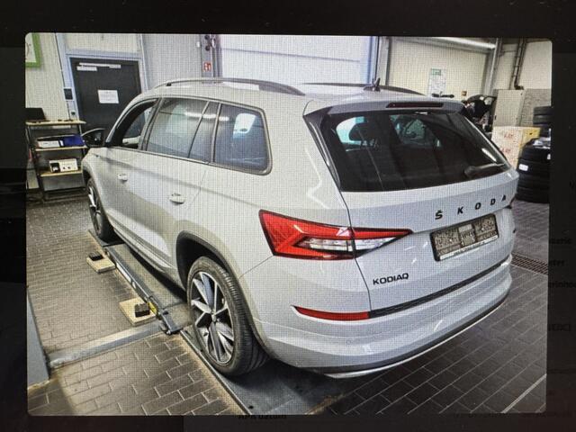 Skoda Kodiaq 2.0 TSI 190pk 4x4 Sportline Business | Pano | Keyless | Canton | LED | RS-Stoelen |