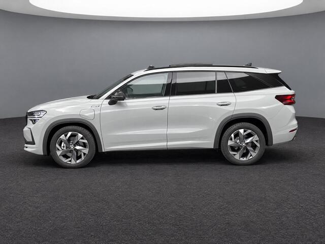 Skoda Kodiaq 1.5 TSI 204pk DSG PHEV Sportline Business · Panoramadak · Camera · Wegklapbare Trekhaak · Elek. Achterklep · Elek. Voorstoel · 19'' Inch · Garantie t/m 06-07-2030 of 100.000km