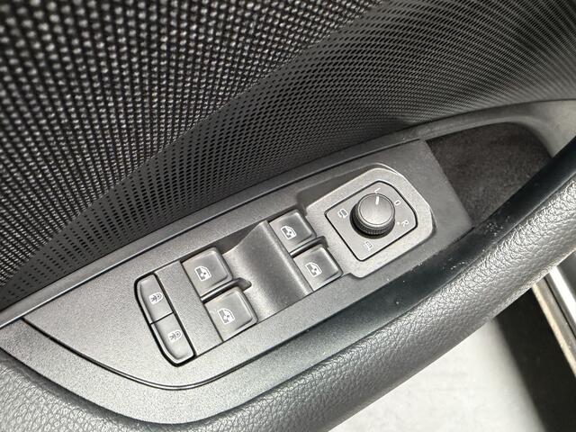 Skoda Kodiaq 1.5 TSI PHEV Selection / GARANTIE TM 05-2028/ AUTOMAAT/ PARK.SENSOR.V+A/ CAMERA/ SMARTLINK/ STUUR+STOELVERWARM./ ACC/ MEMORY SEAT/ ELEK.ACHTERKLEP/ DODEHOEK/ KEYLESS/ DIGITAL DASH/ DAB/ CLIMA/ LED/ 18'' LMV