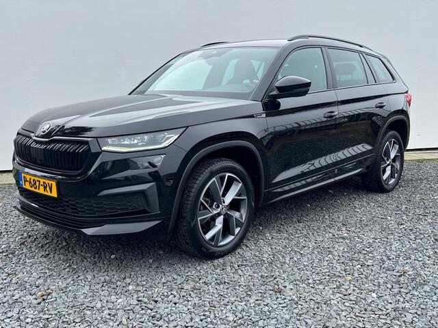 Skoda Kodiaq 1.5 TSI Sportline Business Trekhaak - Comfort Pakket - Camera - 19 Inch Licht metaal - Elec voorstoel met memory - Privacy Glass- Leren Dashboard - Stoel en stuur verwarming -