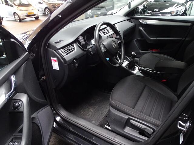 Skoda OCTAVIA Combi 1.0 TSI Greentech Business Edition