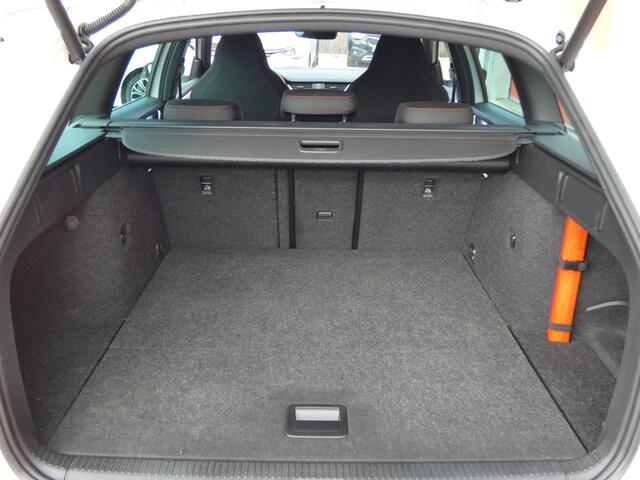 Skoda OCTAVIA Combi 1.0 TSI Greentech Sport Business/ zeer mooi!