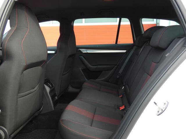 Skoda OCTAVIA Combi 1.0 TSI Greentech Sport Business/ zeer mooi!