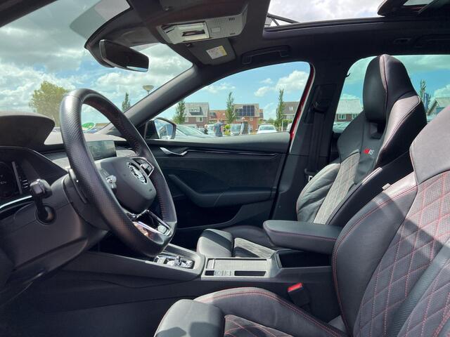 Skoda OCTAVIA Combi 1.4 TSI RS iV 245 pk PHEV | Pano Dak | 18 Inch | A- Camera | ERGO |