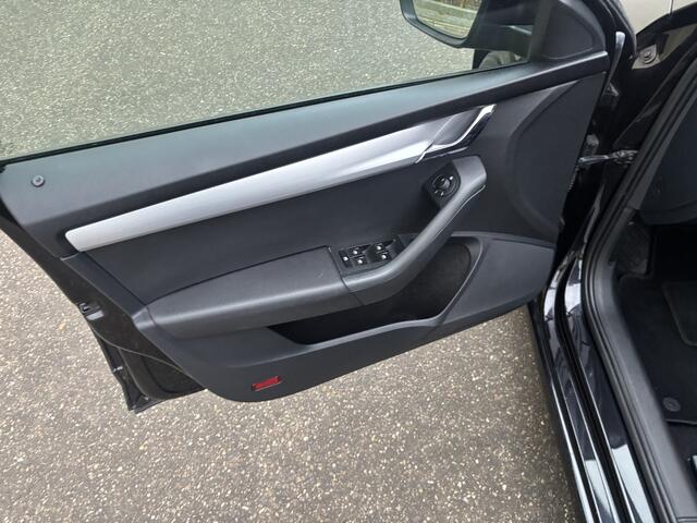Skoda OCTAVIA Combi 1.0 TSI Greentech Ambition Business / AUTOMAAT / NAVI / STOELVERWARMING / CRUISE