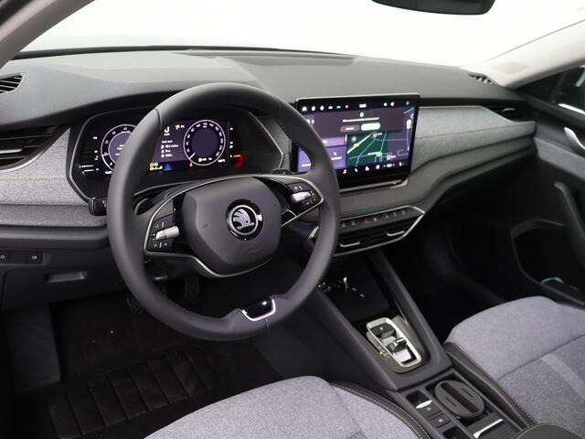 Skoda OCTAVIA First Edition 1.5 TSI m-HEV 115 pk DSG | Automaat | Navigatie | Adaptieve cruise control | Apple Carplay/Android Auto | 17" lichtmetalen velgen |