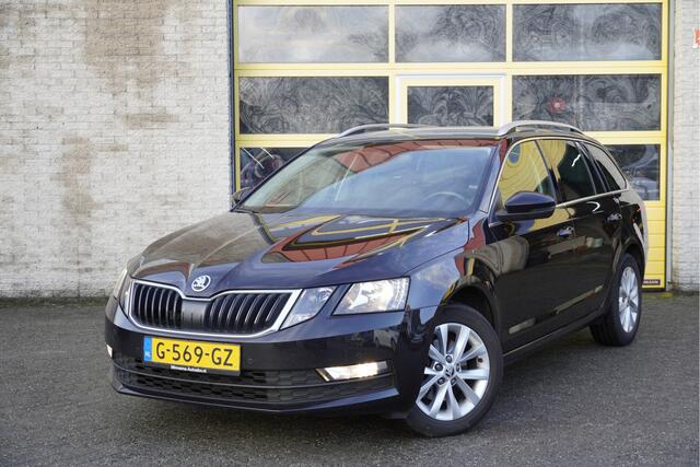 Skoda OCTAVIA Combi 1.5 TSI 150PK! Automaat Business Edition BJ2019 Lmv 16" | Led | Pdc | Navi | Trekhaak | App-Connect | Climate control | Cruise control | Verwarmde voorstoelen | RS-Sportstuurwiel | Extra getint glas