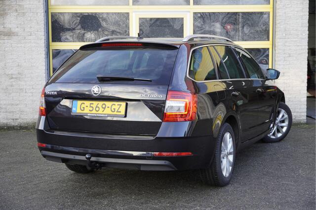 Skoda OCTAVIA Combi 1.5 TSI 150PK! Automaat Business Edition BJ2019 Lmv 16" | Led | Pdc | Navi | Trekhaak | App-Connect | Climate control | Cruise control | Verwarmde voorstoelen | RS-Sportstuurwiel | Extra getint glas