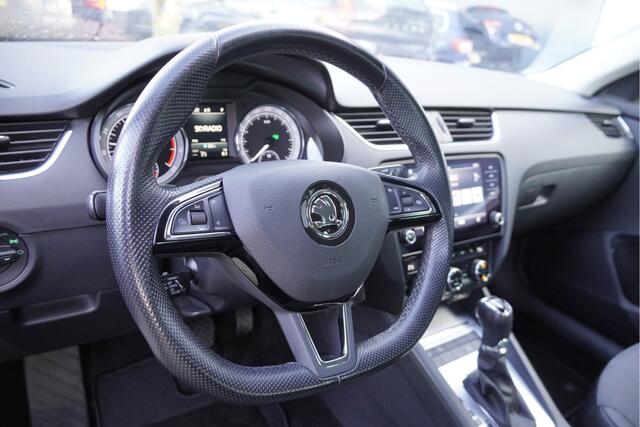 Skoda OCTAVIA Combi 1.5 TSI 150PK! Automaat Business Edition BJ2019 Lmv 16" | Led | Pdc | Navi | Trekhaak | App-Connect | Climate control | Cruise control | Verwarmde voorstoelen | RS-Sportstuurwiel | Extra getint glas