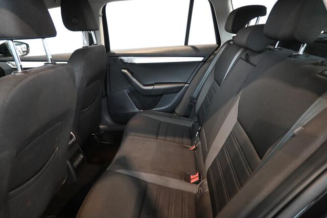 Skoda OCTAVIA Combi 1.0 TSI Greentech Business Edition Clima Cruise control Navigatie 1e Eigenaar Trekhaak Inruil mogelijk