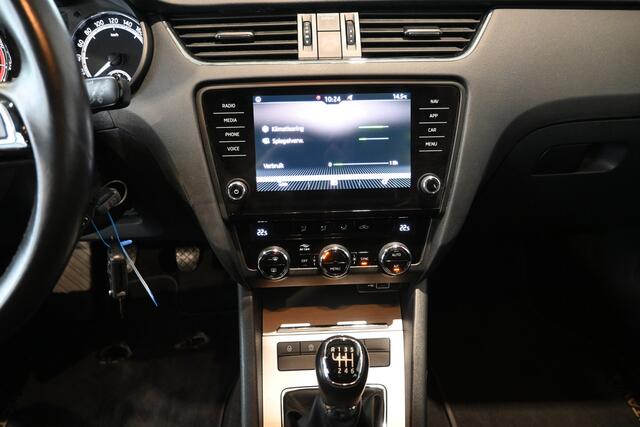 Skoda OCTAVIA Combi 1.0 TSI Greentech Business Edition Clima Cruise control Navigatie 1e Eigenaar Trekhaak Inruil mogelijk