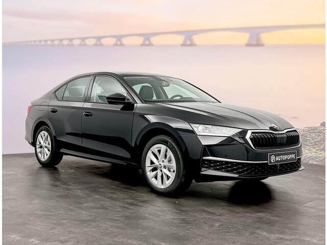 Skoda OCTAVIA First Edition 1.5 TSI m-HEV 85 kW / 115 pk Hatchba
