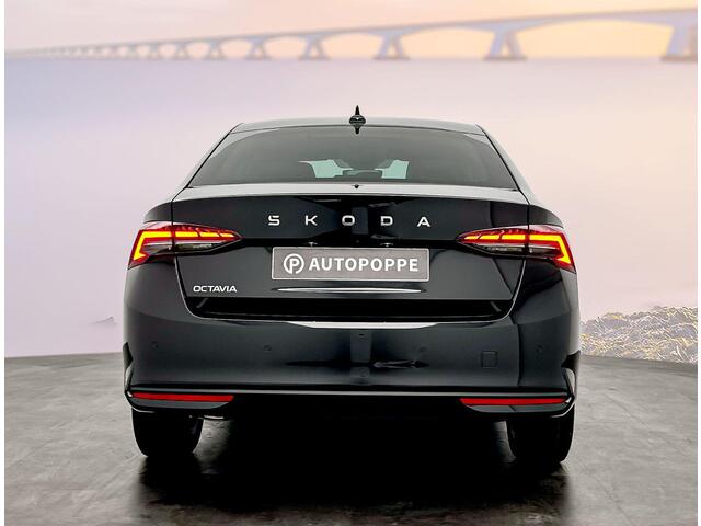 Skoda OCTAVIA First Edition 1.5 TSI m-HEV 85 kW / 115 pk Hatchba