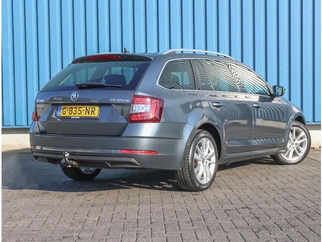 Skoda OCTAVIA Combi 120pk TDI Style ( 1ste eigenaar | Trekhaak | AUTOMAAT | LEER | Parkeersensoren | LED )
