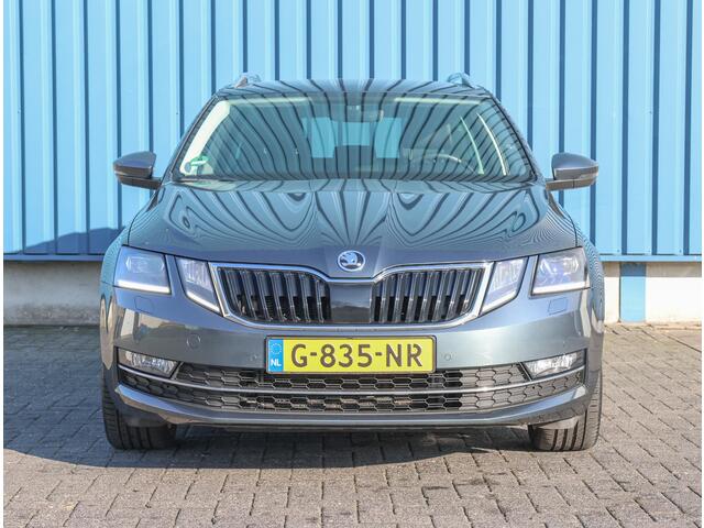 Skoda OCTAVIA Combi 120pk TDI Style ( 1ste eigenaar | Trekhaak | AUTOMAAT | LEER | Parkeersensoren | LED )
