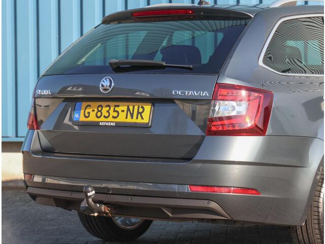 Skoda OCTAVIA Combi 120pk TDI Style ( 1ste eigenaar | Trekhaak | AUTOMAAT | LEER | Parkeersensoren | LED )