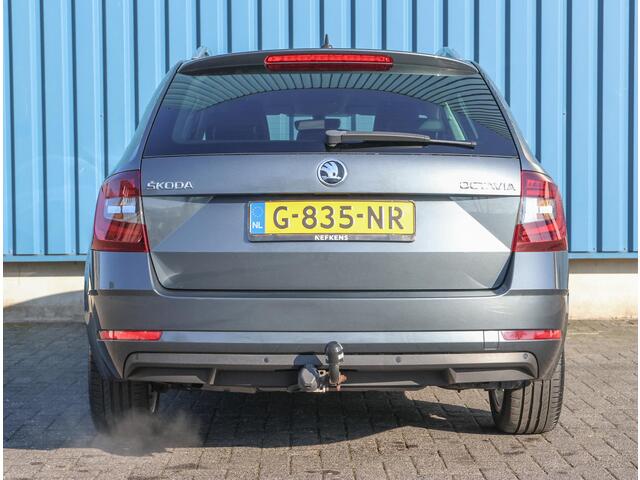 Skoda OCTAVIA Combi 120pk TDI Style ( 1ste eigenaar | Trekhaak | AUTOMAAT | LEER | Parkeersensoren | LED )
