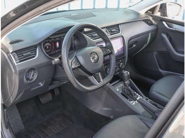 Skoda OCTAVIA Combi 120pk TDI Style ( 1ste eigenaar | Trekhaak | AUTOMAAT | LEER | Parkeersensoren | LED )