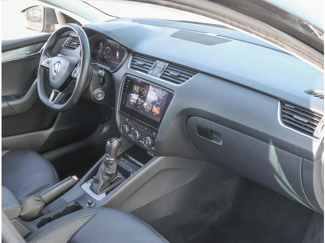 Skoda OCTAVIA Combi 120pk TDI Style ( 1ste eigenaar | Trekhaak | AUTOMAAT | LEER | Parkeersensoren | LED )