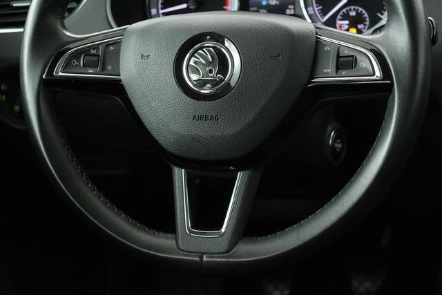 Skoda OCTAVIA 1.0 TSI Style | Trekhaak | Stoelverwarming | Carplay | Full LED | Canton Sound | Navigatie | Park Assist | Keyless | Cruise control